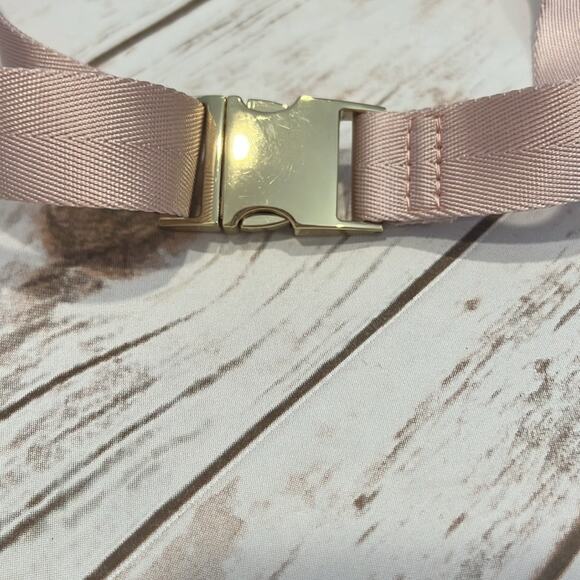 Stoney Clover Lane Sherpa Cozy Rose Fanny Pack with Blanc Glitter Heart - Picture 5 of 13